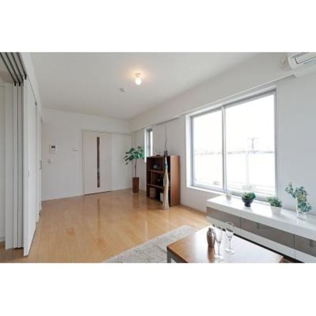 ※写真は同タイプ住戸です。(居間)