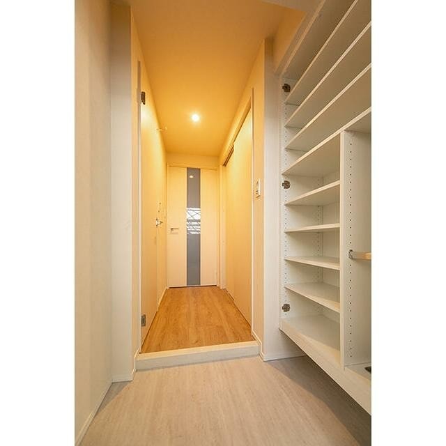 ※同仕様写真含む(玄関)