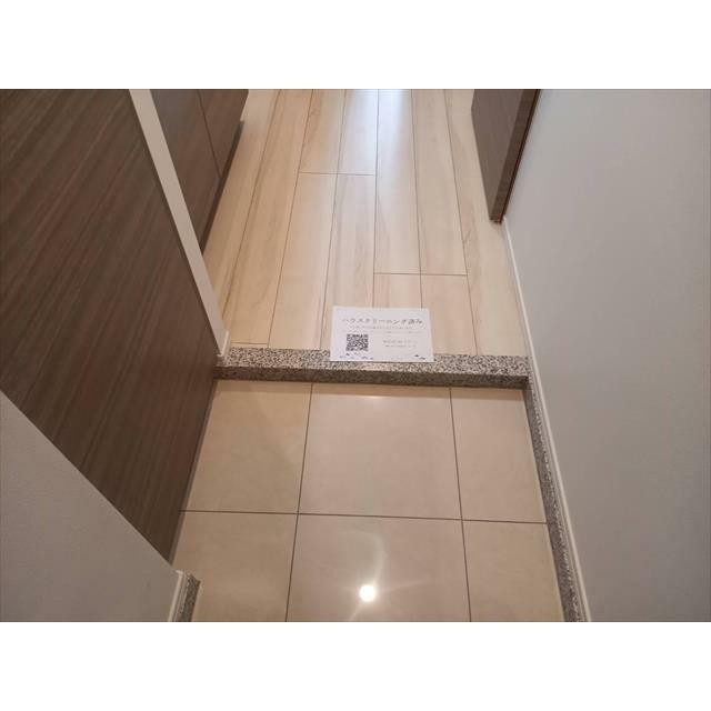 ※同物件他号室の写真となります。(玄関)