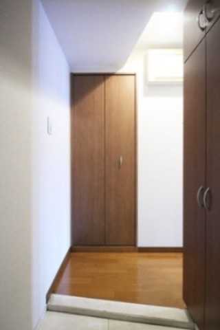 ※同仕様写真含む(玄関)