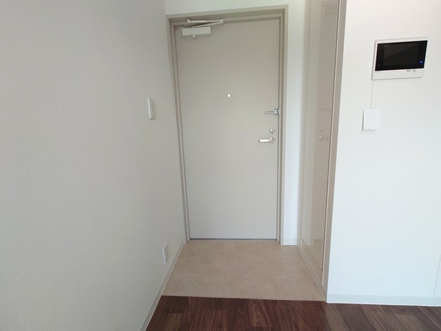 ※写真は同タイプ住戸です。(玄関)