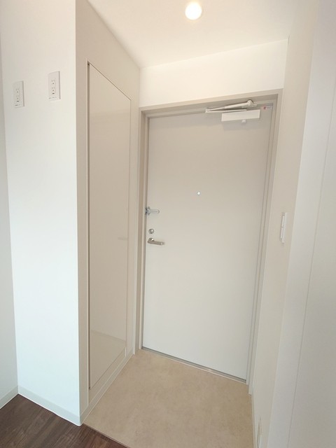 ※写真は同タイプ住戸です。(玄関)