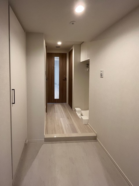 ※写真は同タイプ住戸です。(玄関)