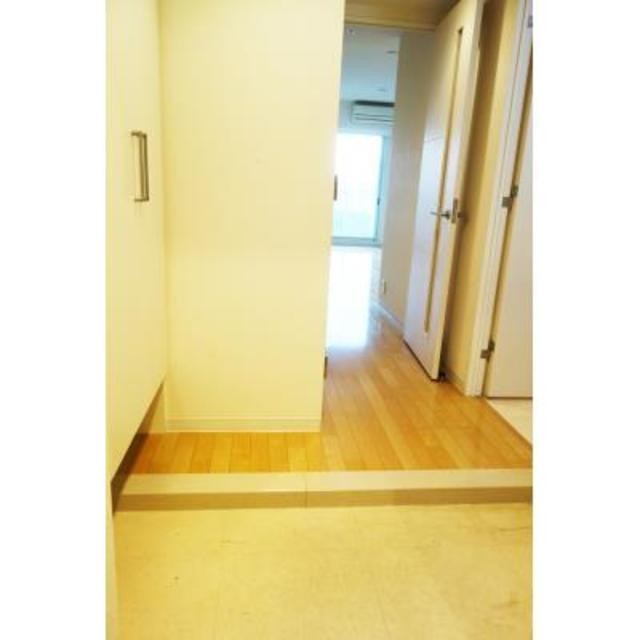 ※写真は同タイプ住戸です。(玄関)