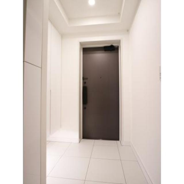 ※写真は同タイプ住戸です。(玄関)