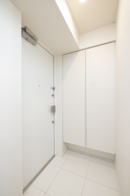 ※写真は同タイプ住戸です。(玄関)