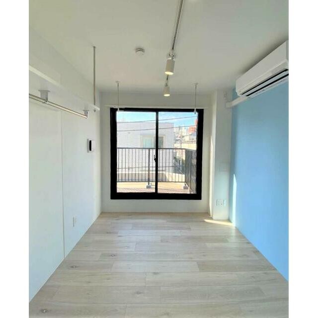 スポットライト、エアコン(居間)