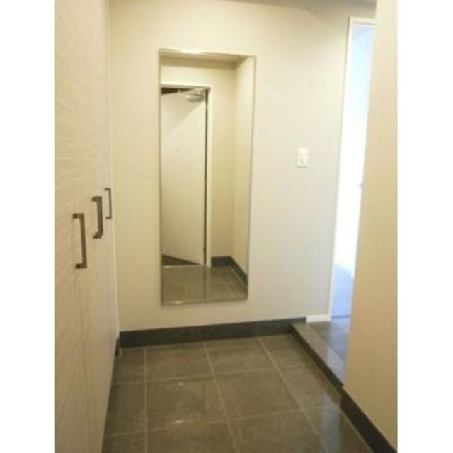 ※写真は同タイプ住戸です。(玄関)