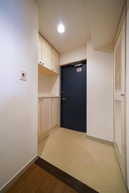 ※写真は同タイプ住戸です。(玄関)