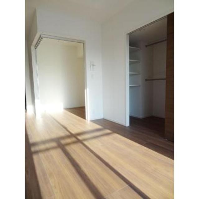 ※写真は同タイプ住戸です。(居間)