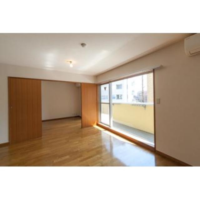 ※写真は同タイプ住戸です。(居間)