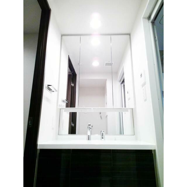 三面鏡独立洗面台(内装)