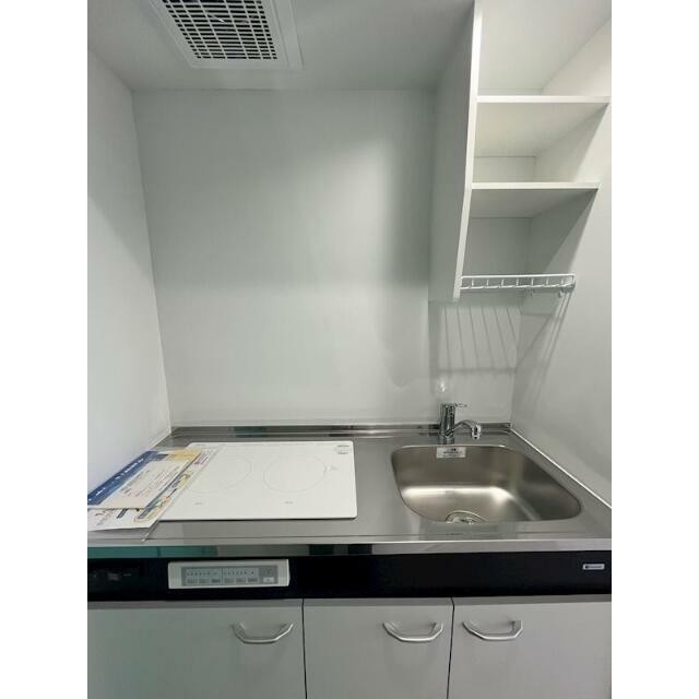 一人暮らしに丁度いいサイズ、お手入れ楽々のIHキッチンです！(キッチン)