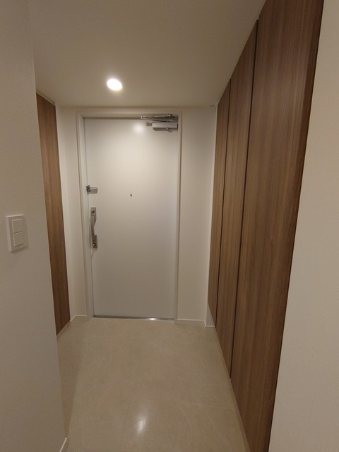 ※写真は同タイプ住戸です。(玄関)