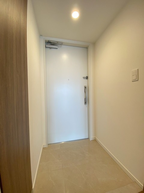 ※写真は同タイプ住戸です。(玄関)