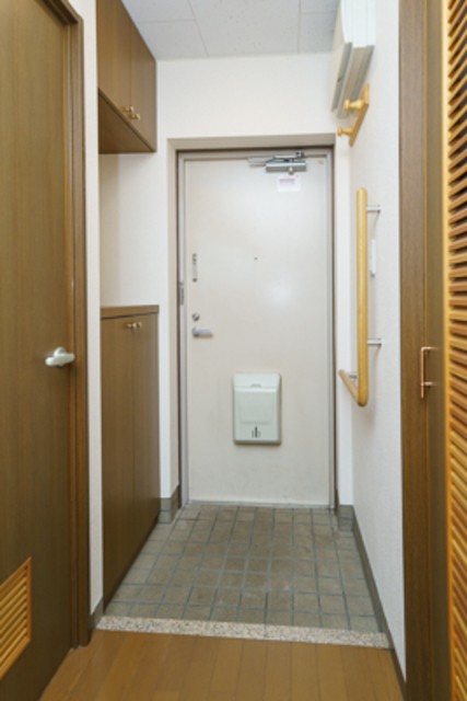 ※写真は同タイプ住戸です。(玄関)