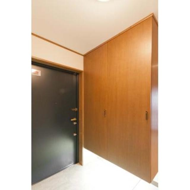 ※写真は同タイプ住戸です。(玄関)