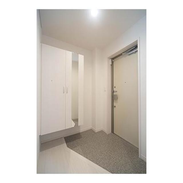 ※写真は同タイプ住戸です。(玄関)