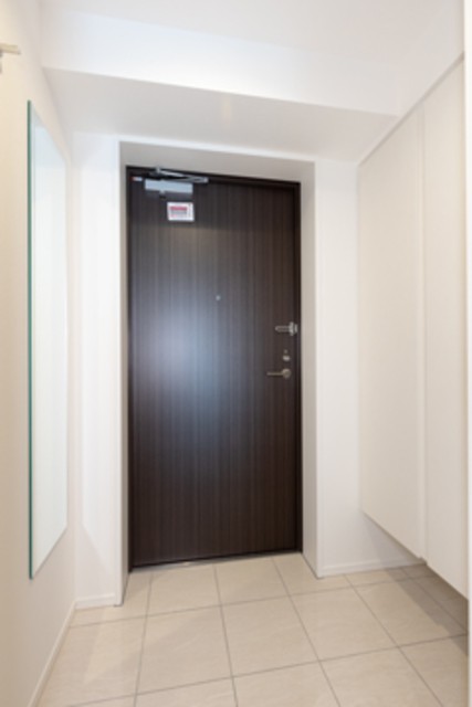 ※写真は同タイプ住戸です。(玄関)