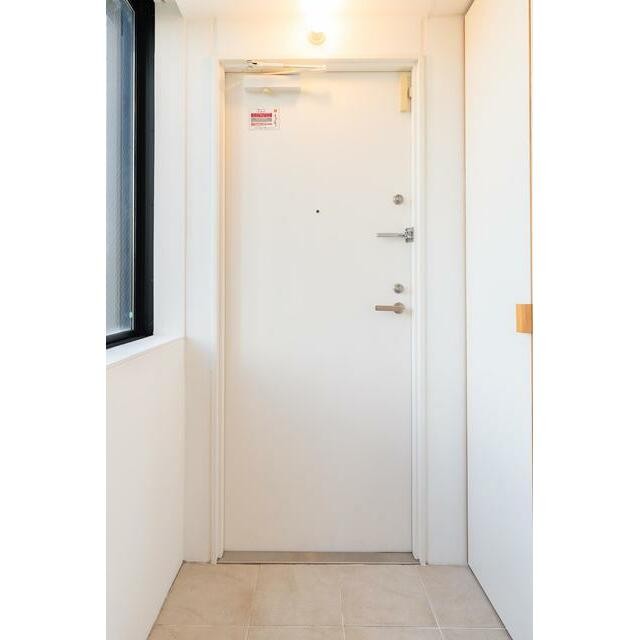 ※同仕様写真含む(玄関)