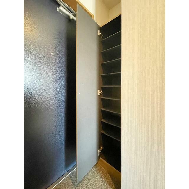 同タイプ別号室のもののため実際のお部屋と仕様・内装等が一部異なる場合がございます。(玄関)