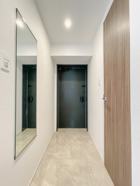 ※写真は同タイプ住戸です。(玄関)
