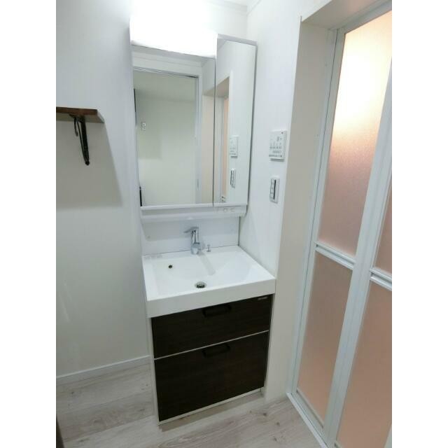 洗面台はシャワーノズルが伸縮！身支度が快適です♪(内装)