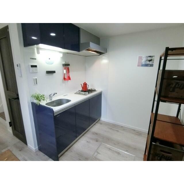 2口ガスコンロで楽しくお料理♪キッチン壁はマグネット対応で、メモや棚がくっつけれます！(キッチン)