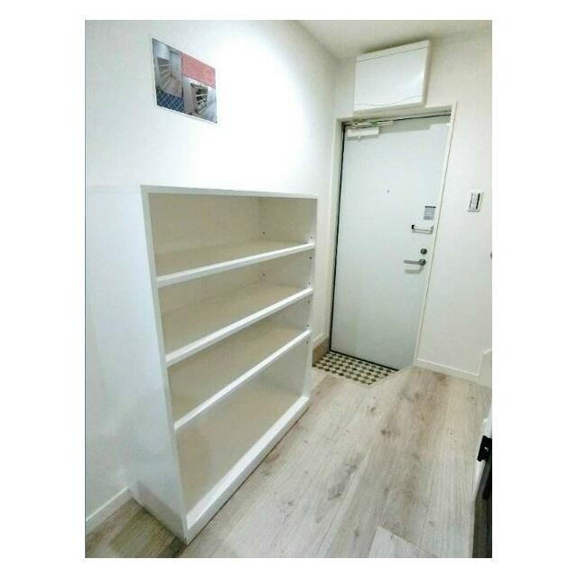 容量大きめのシューズボックスは棚の高さが調節可能！ブーツも置けます！(玄関)