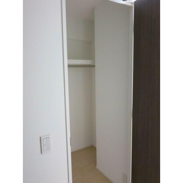 ウォークインクローゼット(内装)