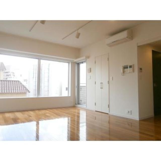 ※写真は同タイプ住戸です。(居間)