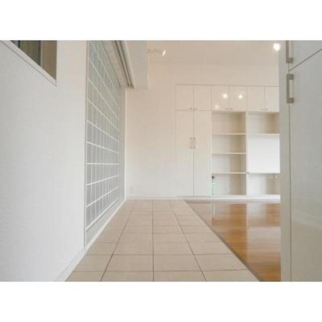 ※写真は同タイプ住戸です。(玄関)