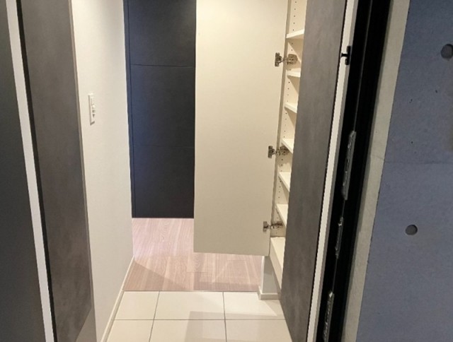 ※同仕様写真含む(玄関)