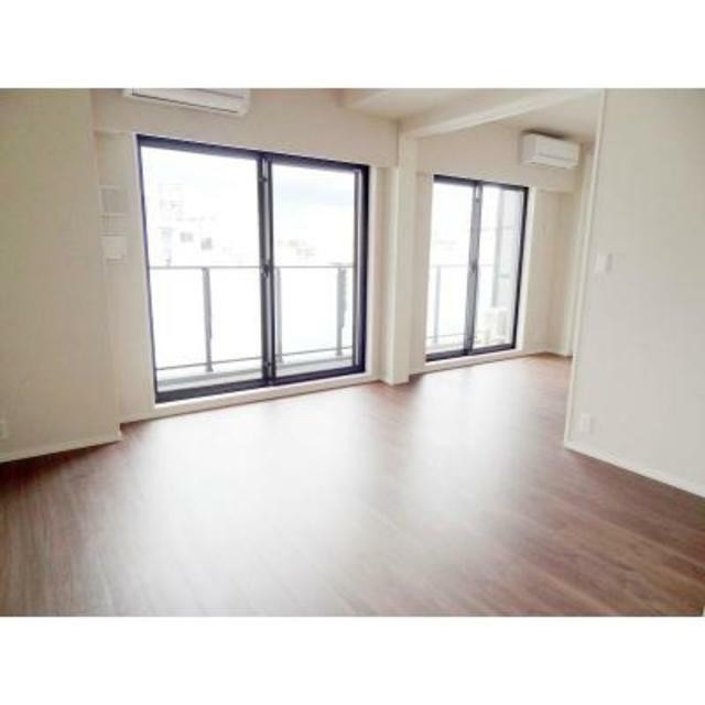 ※写真は同タイプ住戸です。(居間)