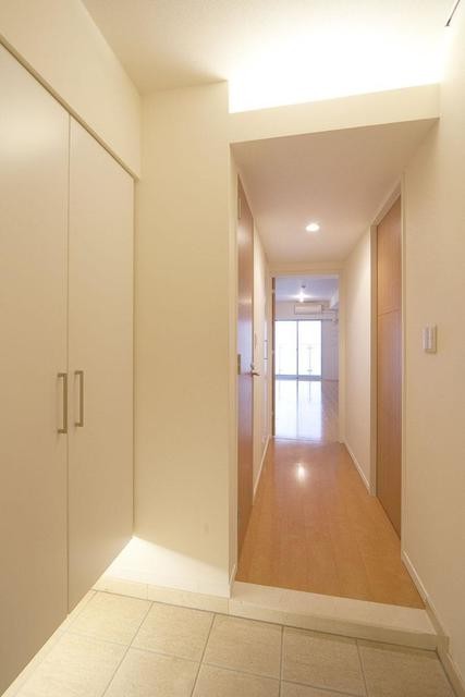 ※写真は同タイプ住戸です。(玄関)