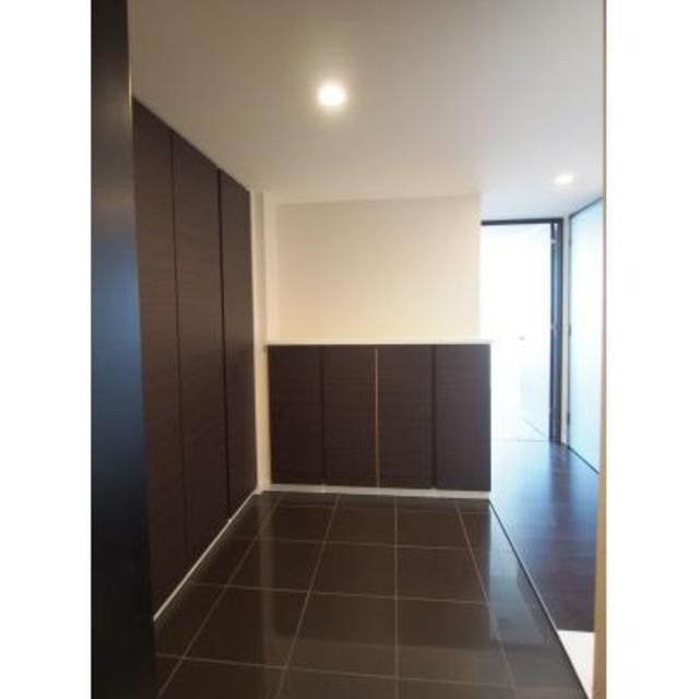 ※写真は同タイプ住戸です。(玄関)