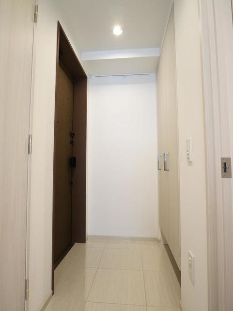 ※写真は同タイプ住戸です。(玄関)