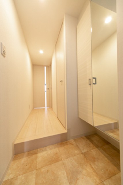 ※写真は同タイプ住戸です。(玄関)