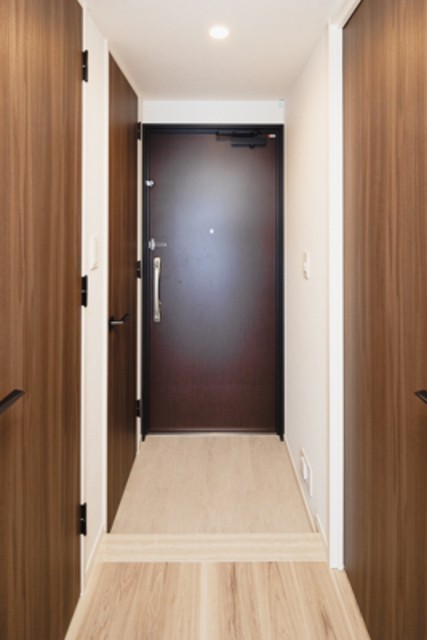 ※写真は同タイプ住戸です。(玄関)