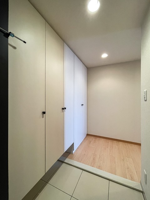 ※写真は同タイプ住戸です。(玄関)
