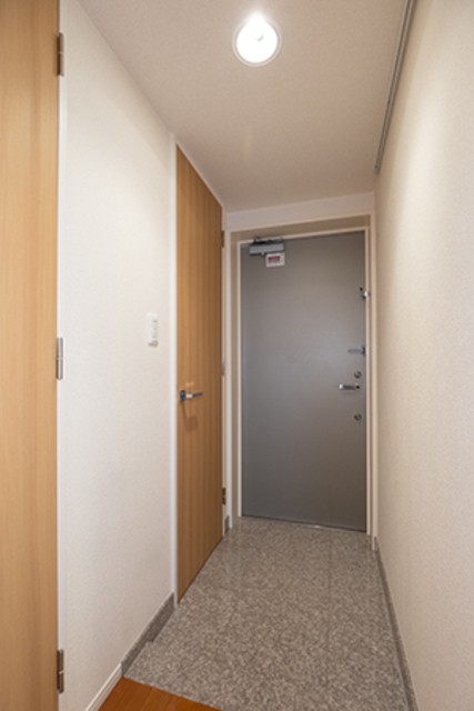 ※写真は同タイプ住戸です。(玄関)