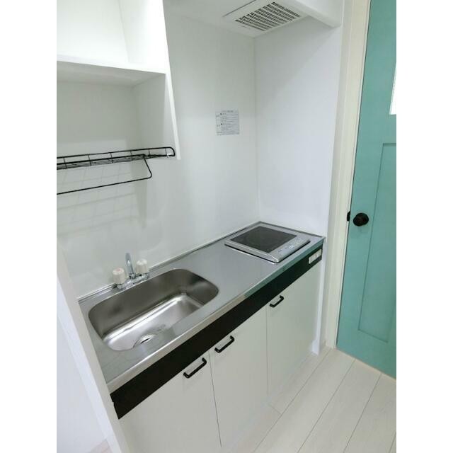 一人暮らしに丁度いいサイズ、お手入れ楽々のIHキッチンです！(キッチン)