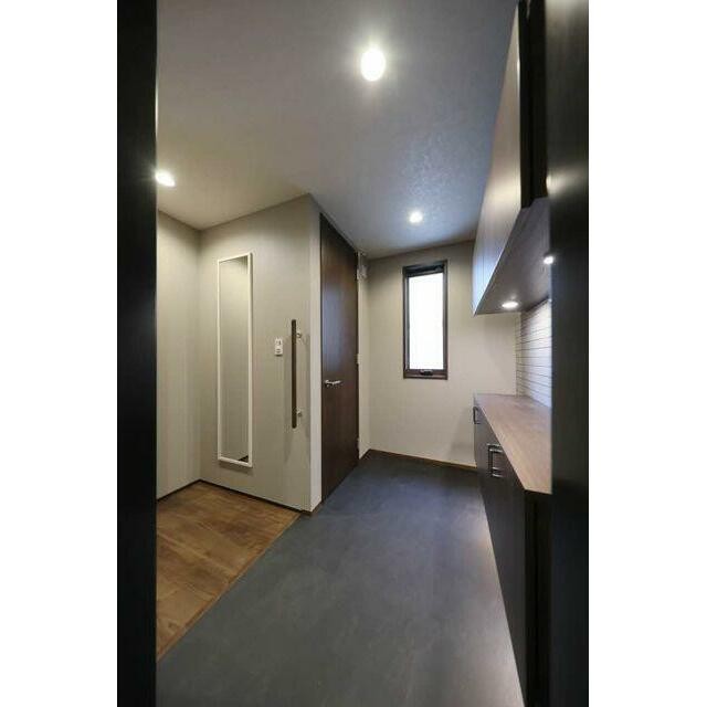 上下セパレートタイプの玄関収納がございます。(玄関)