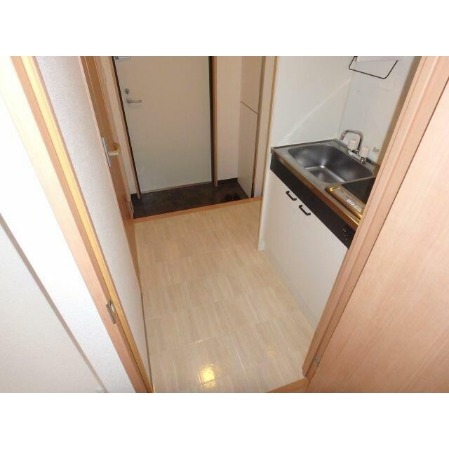 玄関横シューズボックス有り(玄関)