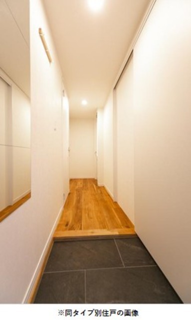 ※写真は同タイプ住戸です。(玄関)