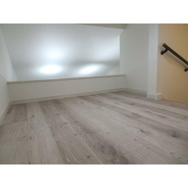 階段で上がれるロフトは、大型収納や寝室として活躍しそうです！