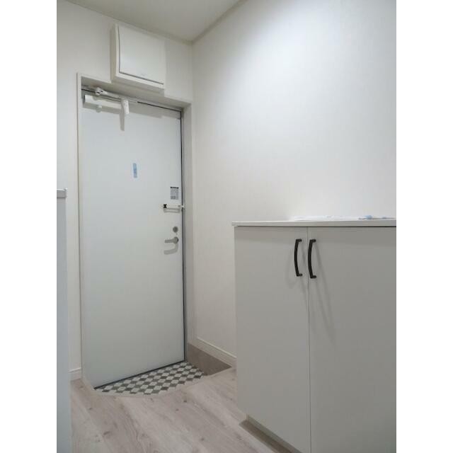 容量大きめのシューズボックスは棚の高さが調節可能！ブーツも置けます！(玄関)