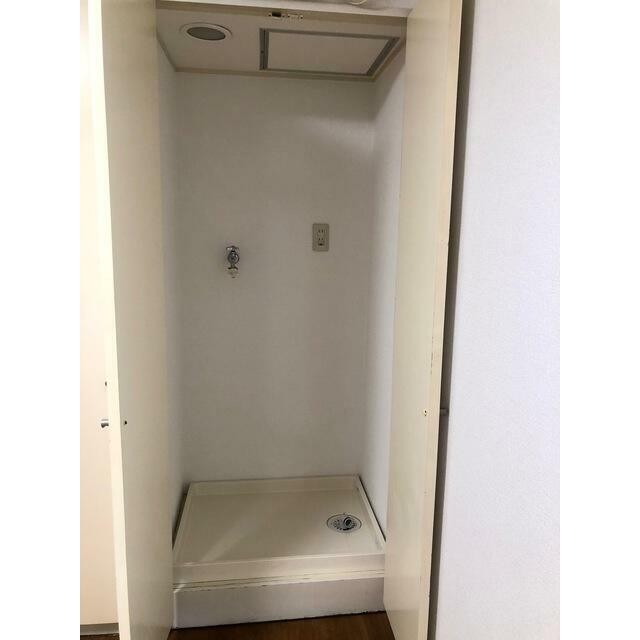 洗濯機置き場はドア付きで目隠しできます