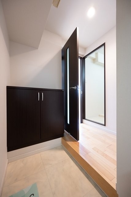 ※同仕様写真(玄関)