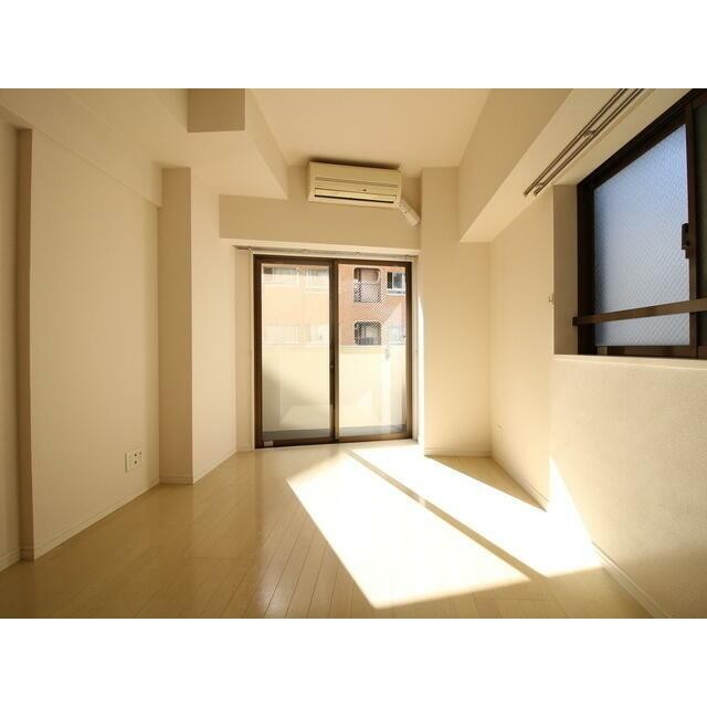 洋室約7.2帖(居間)